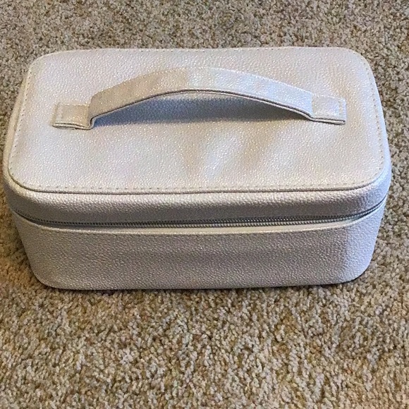 bareMinerals Bridal Train Makeup Case LIMITED EDITION  BRAND NEW. - Picture 1 of 13